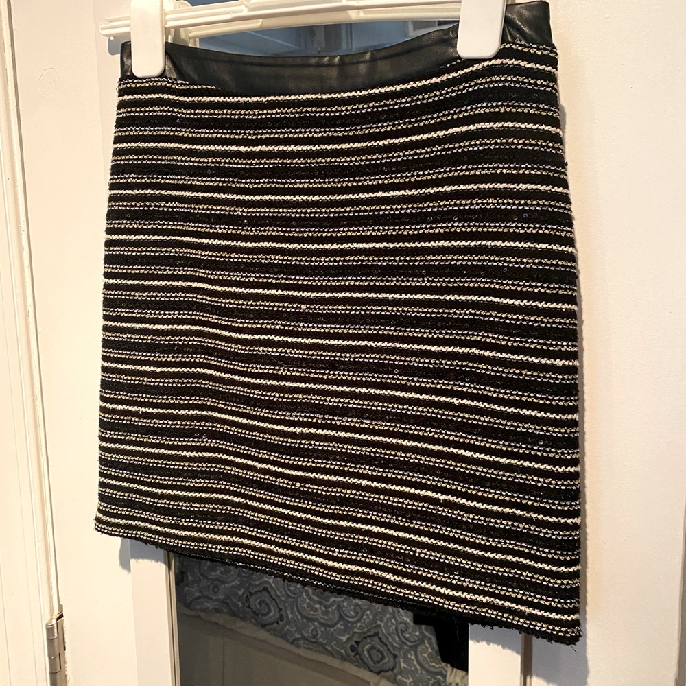 Sanctuary Black and Gold Sequin Skirt. Size S